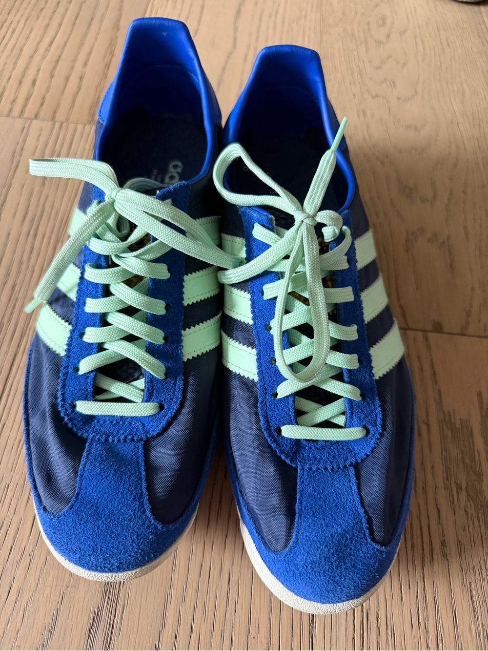 Womans Blue and Mint Athletic Sneakers - Classic Low-Top Style